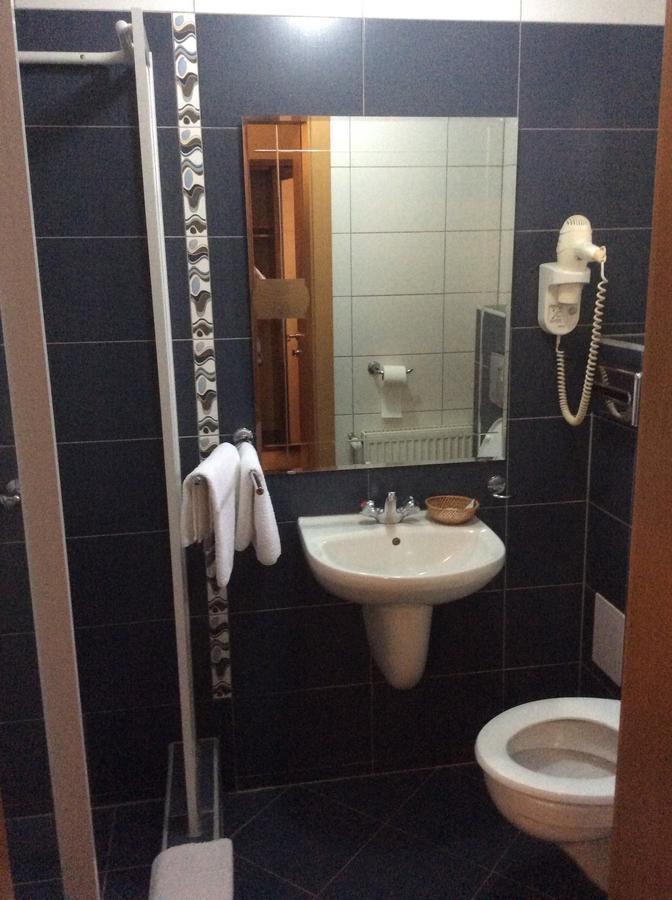 Pensiunea Casa Alba Ghimbav Esterno foto